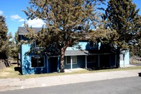 2528 NE Conners Ave in Bend, OR - Foto de edificio - Building Photo