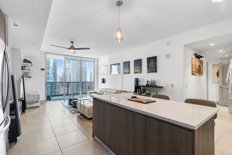 340 SE 3rd St in Miami, FL - Building Photo - Building Photo