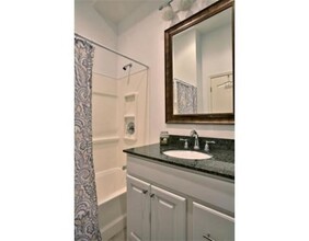 169 Chelsea St, Unit 8 in Boston, MA - Building Photo - Building Photo