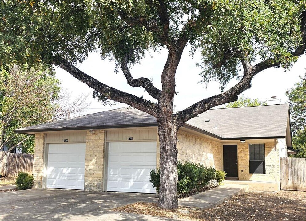 1747 Horseshoe Cir in Round Rock, TX - Building Photo