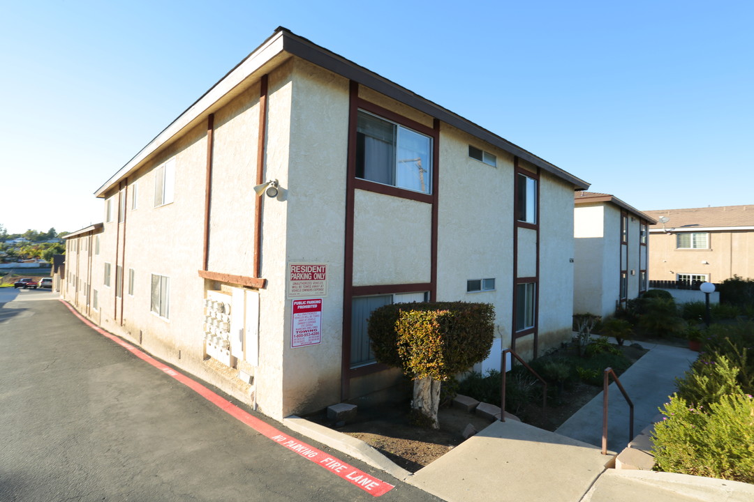 Pacific Vista Apartments in Vista, CA - Building Photo