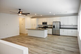 237 McArthur Peak Ave in Henderson, NV - Foto de edificio - Building Photo