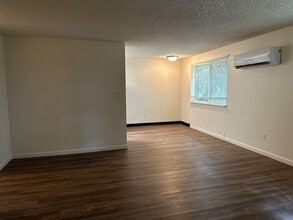 Shangri La of Klamath Falls in Klamath Falls, OR - Building Photo - Interior Photo