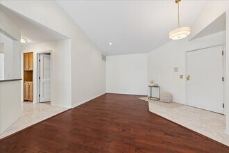 1810 Fox Run Dr in Elk Grove Village, IL - Building Photo - Building Photo