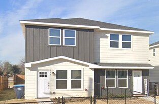 856 Sims Legacy Ln, Unit 858 in Fort Worth, TX - Building Photo