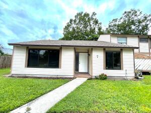 132 Sherwood Cir in Jupiter, FL - Building Photo