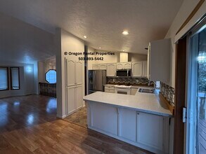 12802 SE Main St in Portland, OR - Building Photo - Building Photo