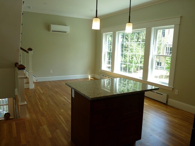 31 Woodbine St, Unit #2