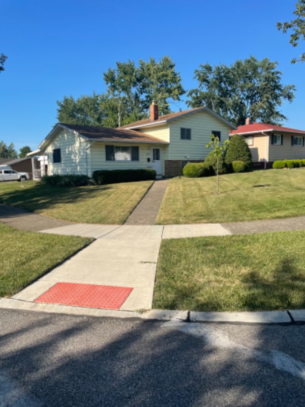 17124 Cambridge Blvd in Brook Park, OH - Building Photo - Building Photo