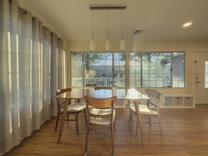 2415 Mayfield Ave in Montrose, CA - Foto de edificio - Building Photo