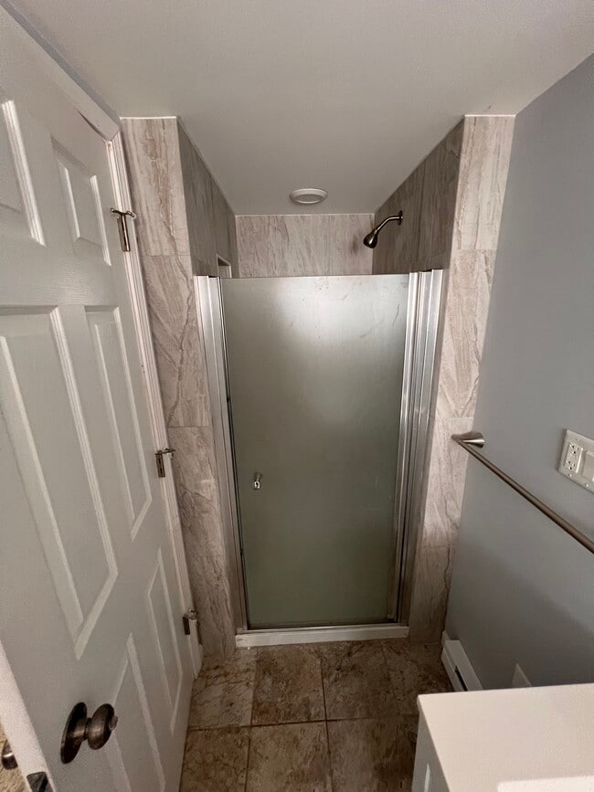 3178 Saffer St, Unit Studio Apartment in Cincinnati, OH - Building Photo - Building Photo