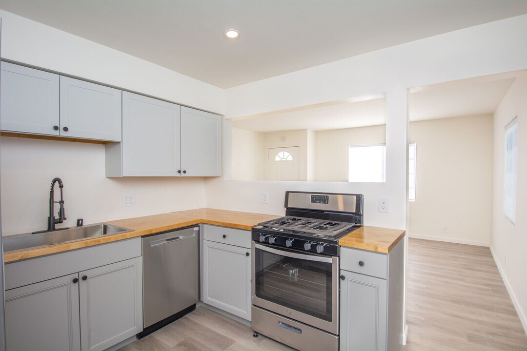 731 40th St in San Diego, CA - Building Photo