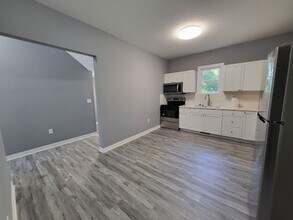 2406 Woodland Ave in Des Moines, IA - Building Photo - Building Photo