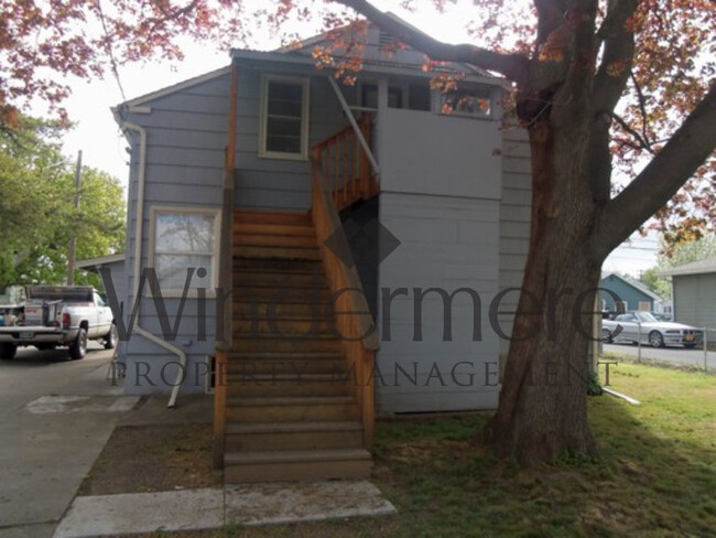 property at 904 SE Birch Ave