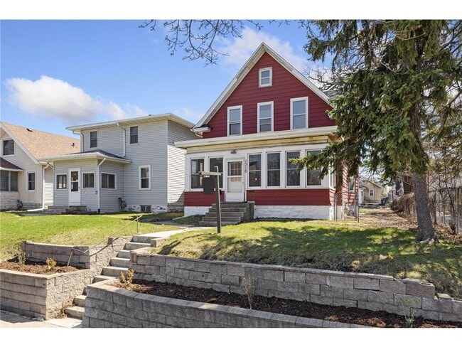 1310 Marshall Ave in St. Paul, MN - Building Photo - Building Photo