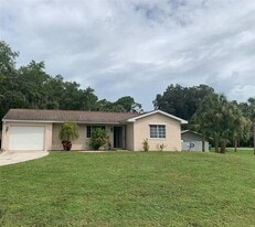 18356 Robinson Ave in Port Charlotte, FL - Building Photo