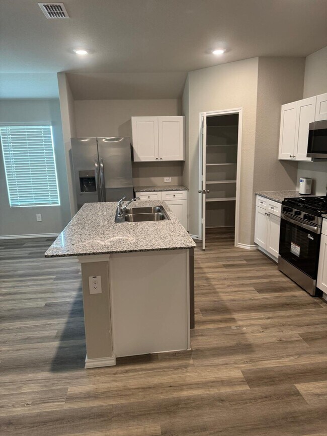 1504 Tin Roof Rd in Krum, TX - Building Photo - Building Photo