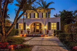 215 3rd Ave N in Naples, FL - Building Photo - Building Photo