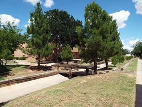 Santa Fe Apartments in Midland, TX - Foto de edificio - Building Photo