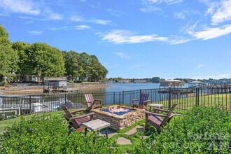 18026 Whispering Oaks Dr in Cornelius, NC - Building Photo - Building Photo