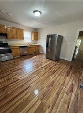 140 Clifton Ave in Brockton, MA - Building Photo - Building Photo