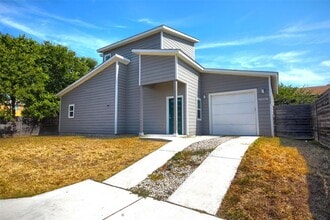 7600 Carver Ave in Austin, TX - Building Photo - Building Photo