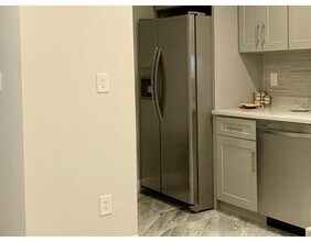 75 Emerald St in Medford, MA - Foto de edificio - Building Photo