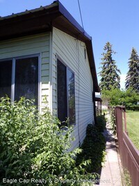 703 Y Ave photo'