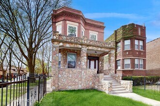 7758 S Saginaw Ave in Chicago, IL - Building Photo - Building Photo