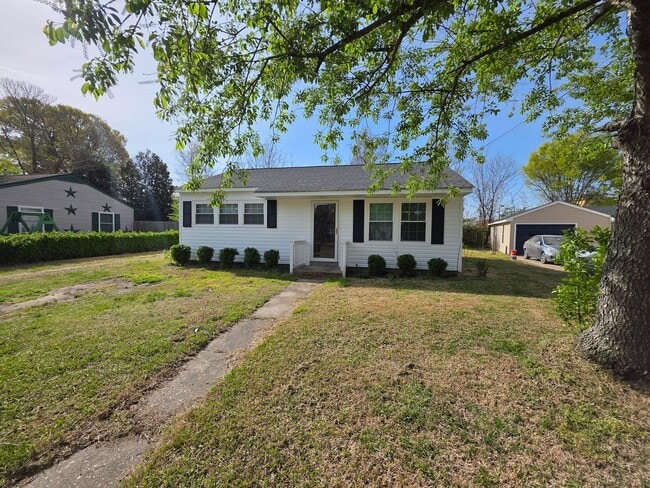 2523 Lofurno Rd in Chesapeake, VA - Building Photo - Building Photo