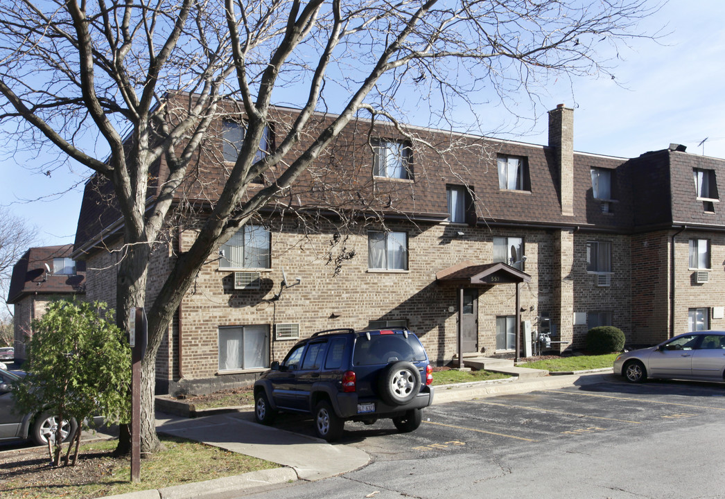 553 W Dempster St in Mount Prospect, IL - Building Photo