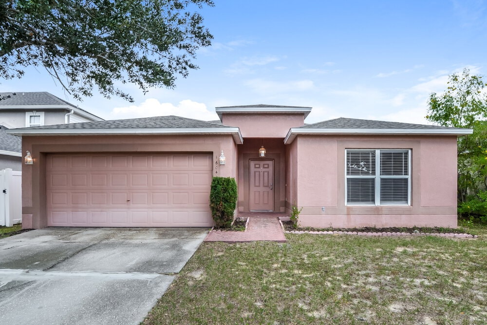 16041 Wilkinson Dr in Clermont, FL - Building Photo