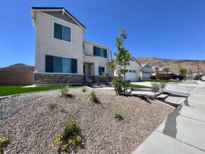 25061 River Peak Dr in Menifee, CA - Building Photo - Building Photo
