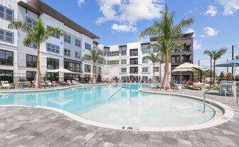 Paros Vineland Apartments in Orlando, FL - Building Photo