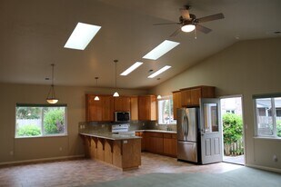 3260 Tremont St in Eureka, CA - Building Photo