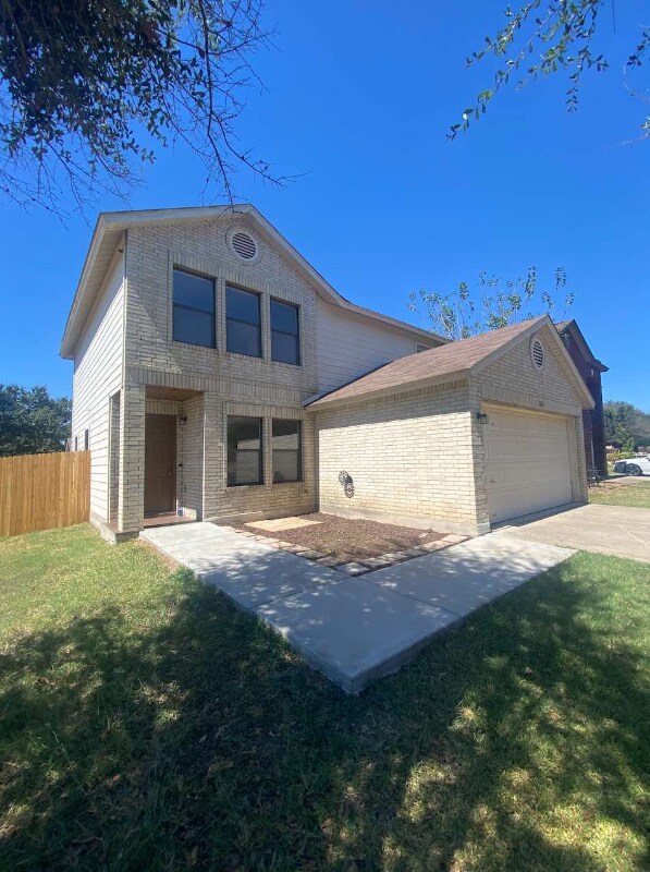 1214 Champion Dr in Round Rock, TX - Foto de edificio - Building Photo