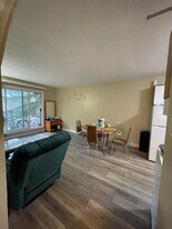 371-374 4 Ave SE in Salmon Arm, BC - Building Photo