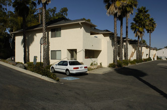 Westbrook Apartments in San Diego, CA - Foto de edificio - Building Photo