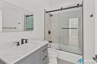 2821 Avenel St in Los Angeles, CA - Building Photo - Building Photo