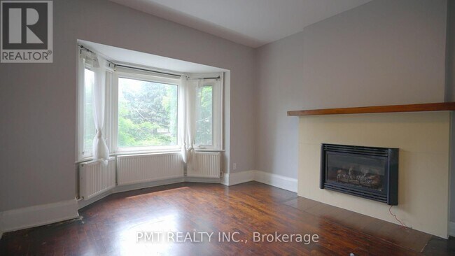 128-128 Grenadier Rd in Toronto, ON - Building Photo - Building Photo