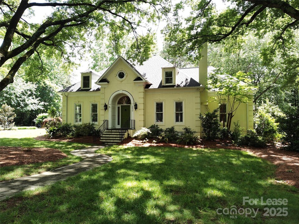 5630 Colony Rd in Charlotte, NC - Building Photo
