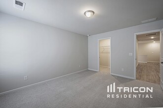 511 Slyfox Ln in Holly Springs, GA - Foto de edificio - Building Photo