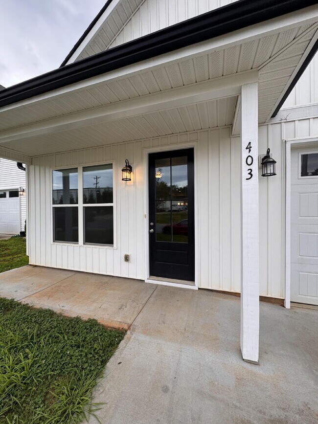 403 Albus Dr in Travelers Rest, SC - Building Photo - Building Photo