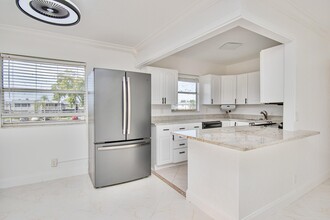 672 Saxony Pl in Delray Beach, FL - Building Photo - Building Photo