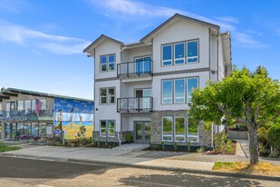 962 Peace Portal Dr in Blaine, WA - Building Photo