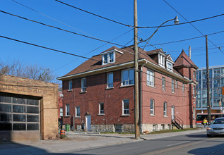 652 Kingston Rd in Toronto, ON - Building Photo - Building Photo