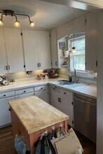 200 S Cedar St in Buda, TX - Building Photo - Building Photo