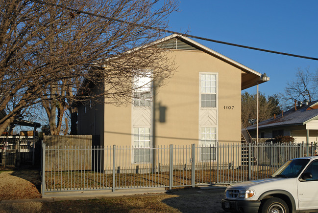 1107 N Madison Ave in Dallas, TX - Building Photo - Building Photo