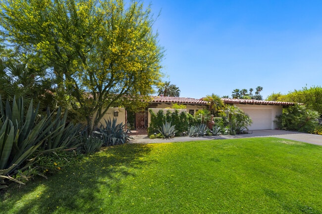 property at 40162 Vía Del Oro