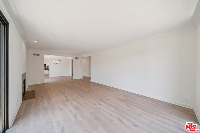 8865 Alden Dr in Los Angeles, CA - Building Photo - Building Photo